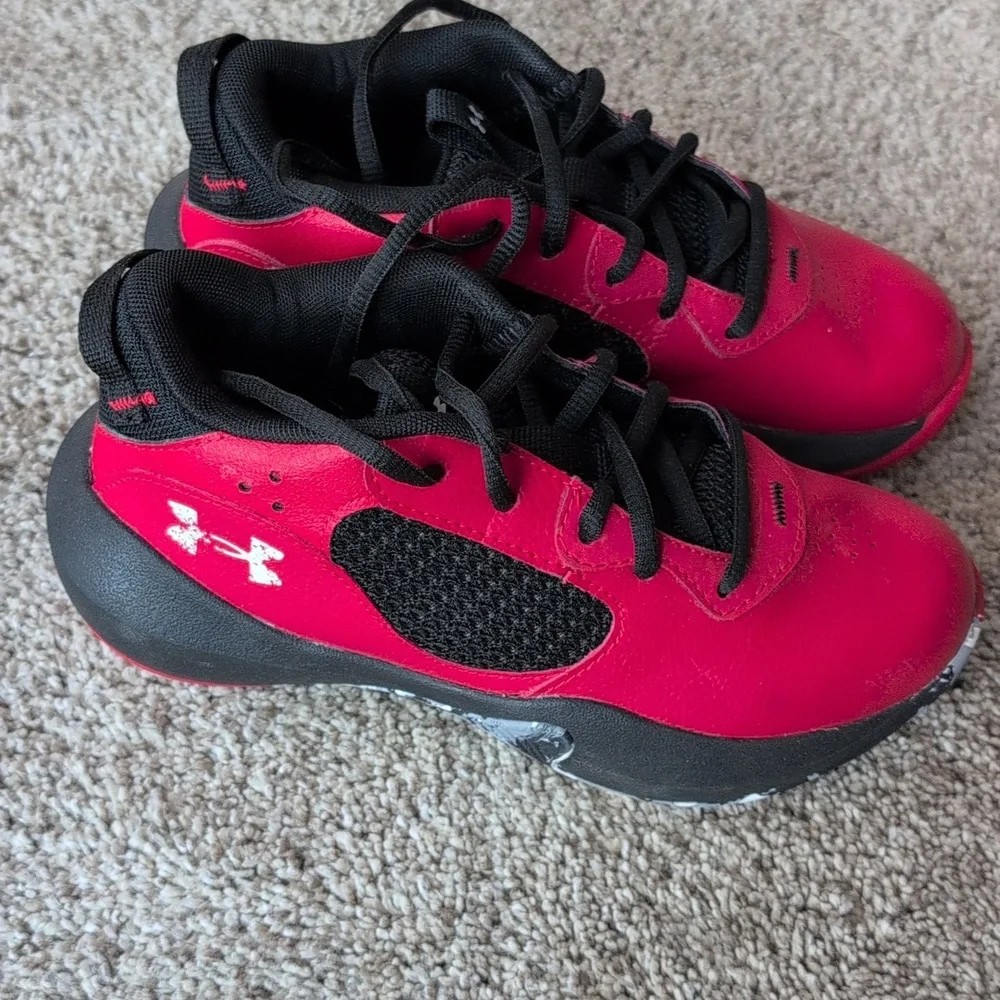 Under Armour Youth Basketball Shoes - Picture 3 of 11